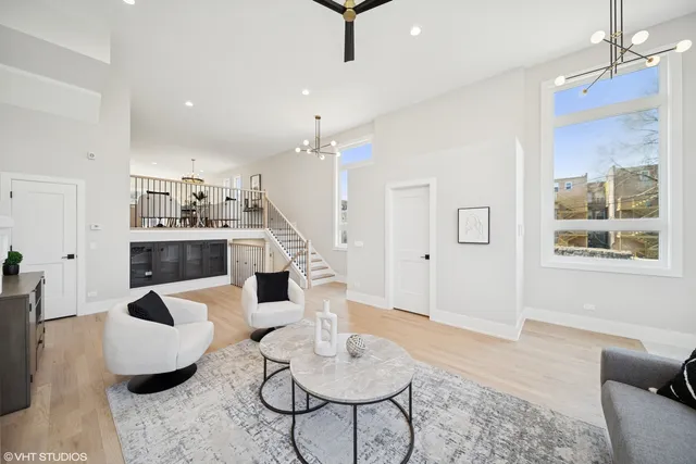 $879,000 | 702 East 41st Street, Chicago, IL 60653