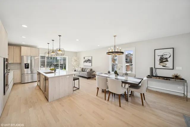 $879,000 | 702 East 41st Street, Chicago, IL 60653