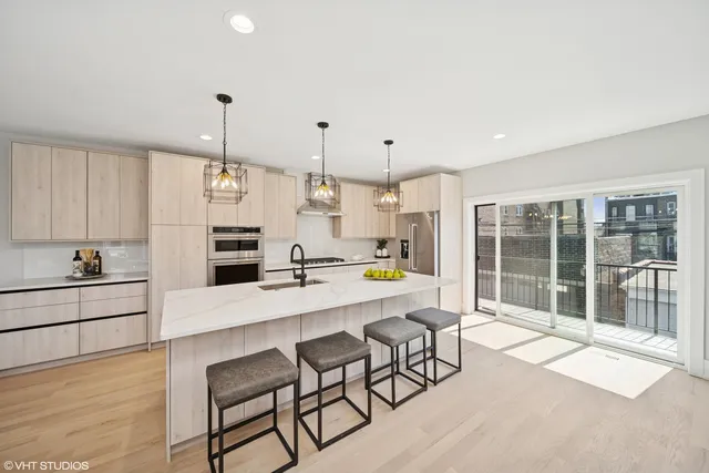 $879,000 | 702 East 41st Street, Chicago, IL 60653