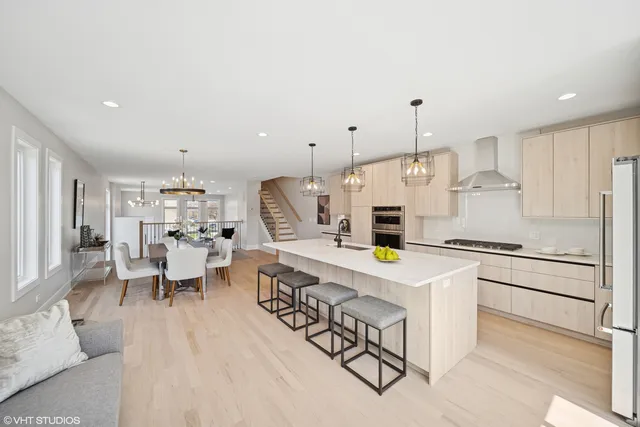 $879,000 | 702 East 41st Street, Chicago, IL 60653