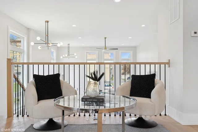 $879,000 | 702 East 41st Street, Chicago, IL 60653