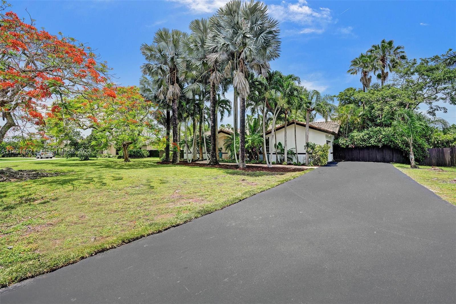 15971 Southwest 252nd Street Homestead, FL 33031 - Photo 7 of 92