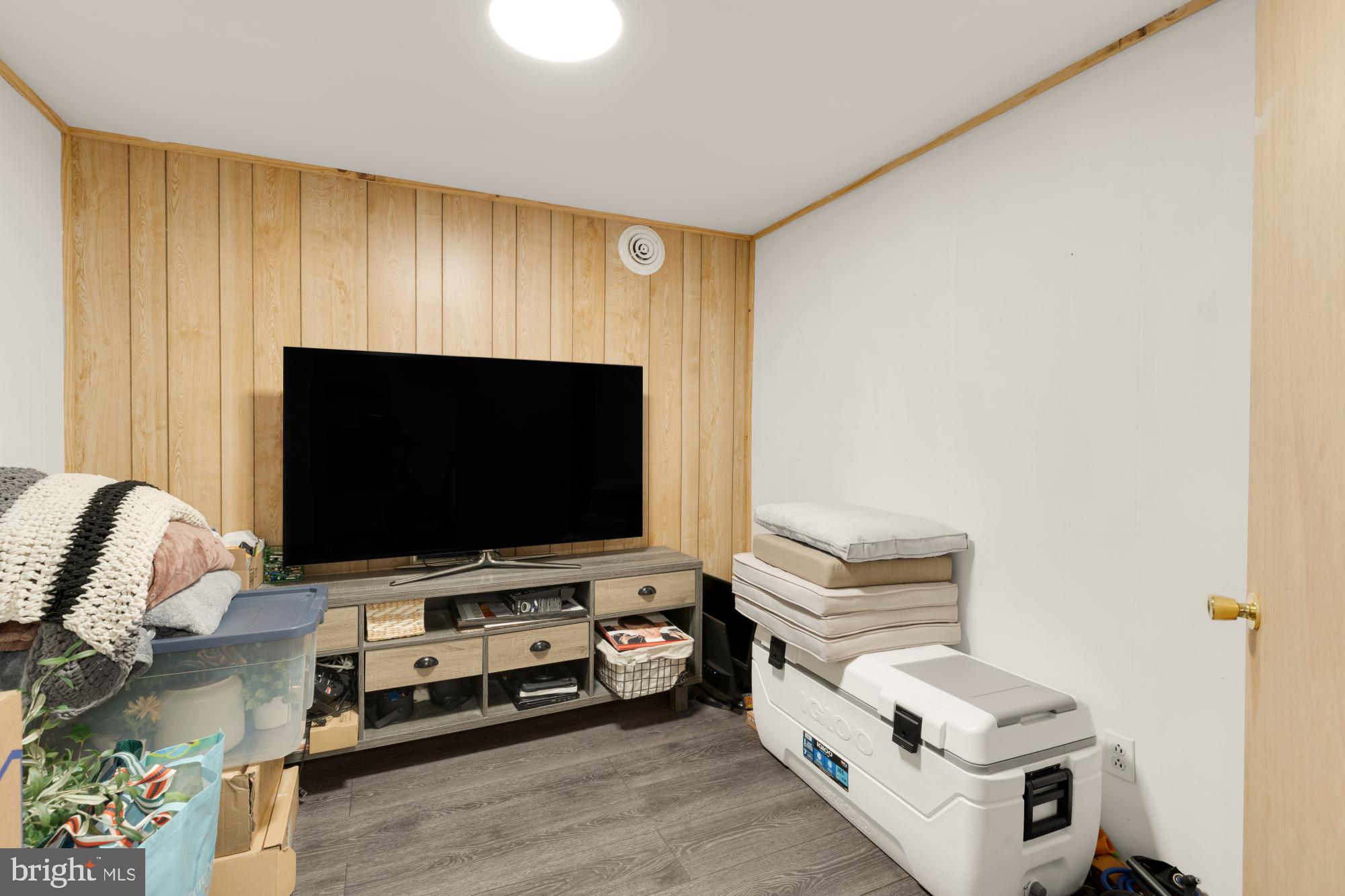 2429 Alsop Court Reston, VA 20191 - Photo 40 of 44 a living room with furniture and a flat screen tv