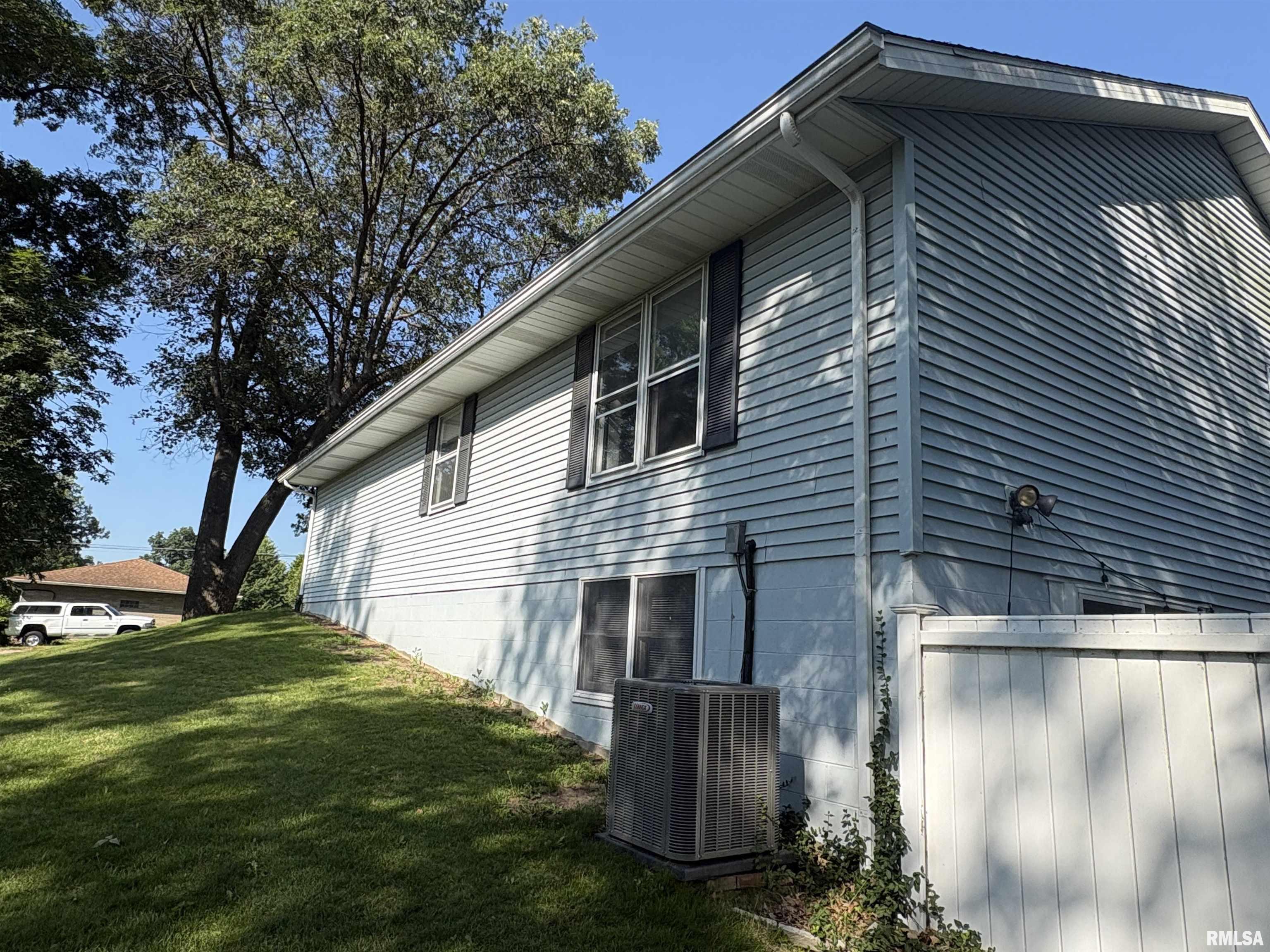 300 North Sunset Drive Manito, IL 61546 - Photo 14 of 72