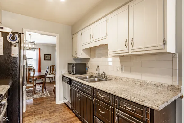 $379,900 | 7835 Scarborough Blvd S Drive, Indianapolis, IN 46256