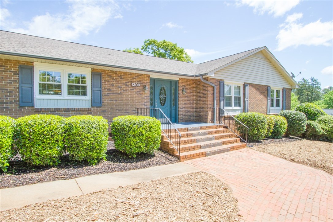 1309 Summers Drive Pendleton, SC 29670 - Photo 3 of 35