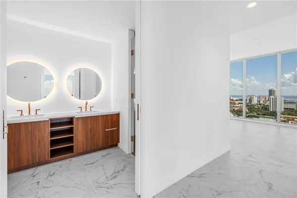 $2,055,000 | 777 3rd Avenue North, Unit 1605, St. Petersburg, FL 33701