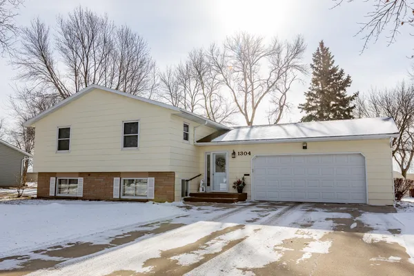$269,000 | 1304 Camelot Court, Fairmont, MN 56031