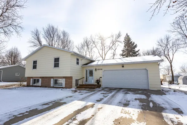 $269,000 | 1304 Camelot Court, Fairmont, MN 56031