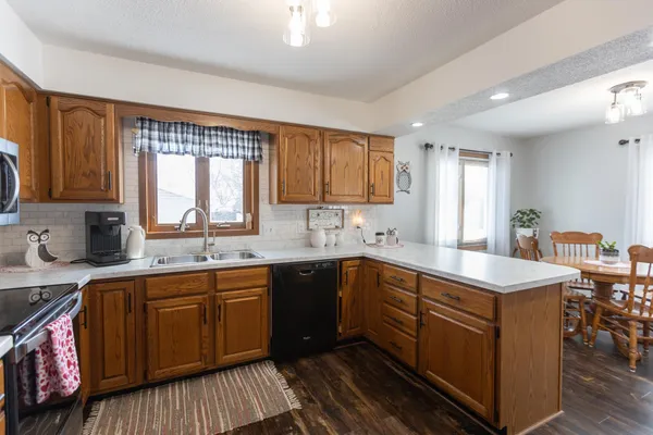 $269,000 | 1304 Camelot Court, Fairmont, MN 56031