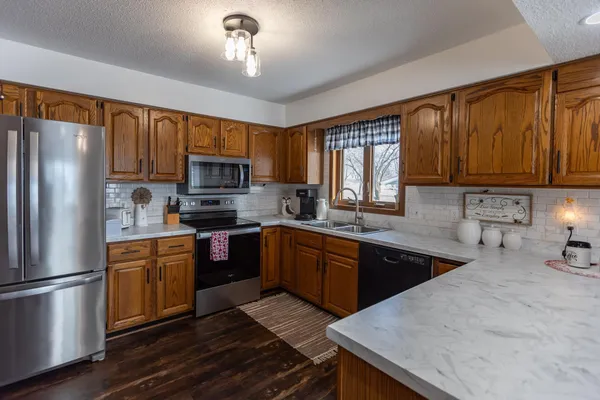 $269,000 | 1304 Camelot Court, Fairmont, MN 56031