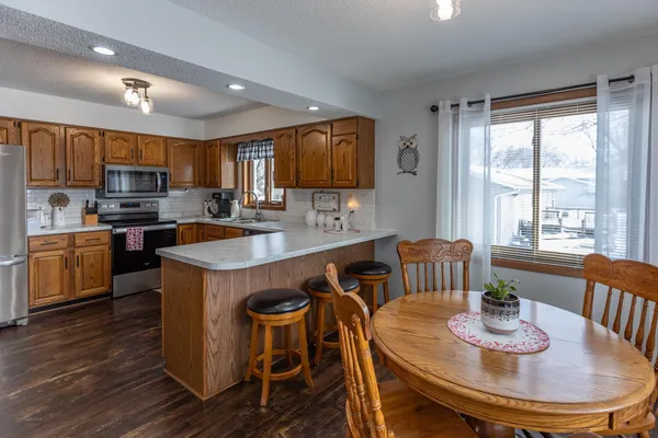 $269,000 | 1304 Camelot Court, Fairmont, MN 56031