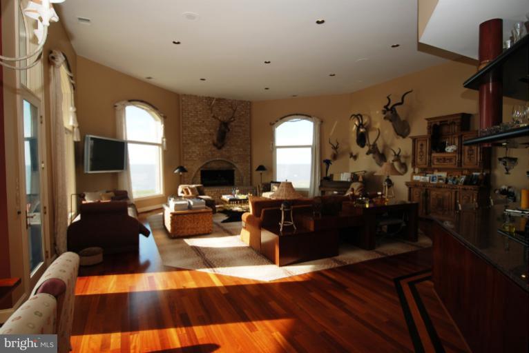2101 Love Point Road Stevensville, MD 21666 - Photo 8 of 26 Family Room