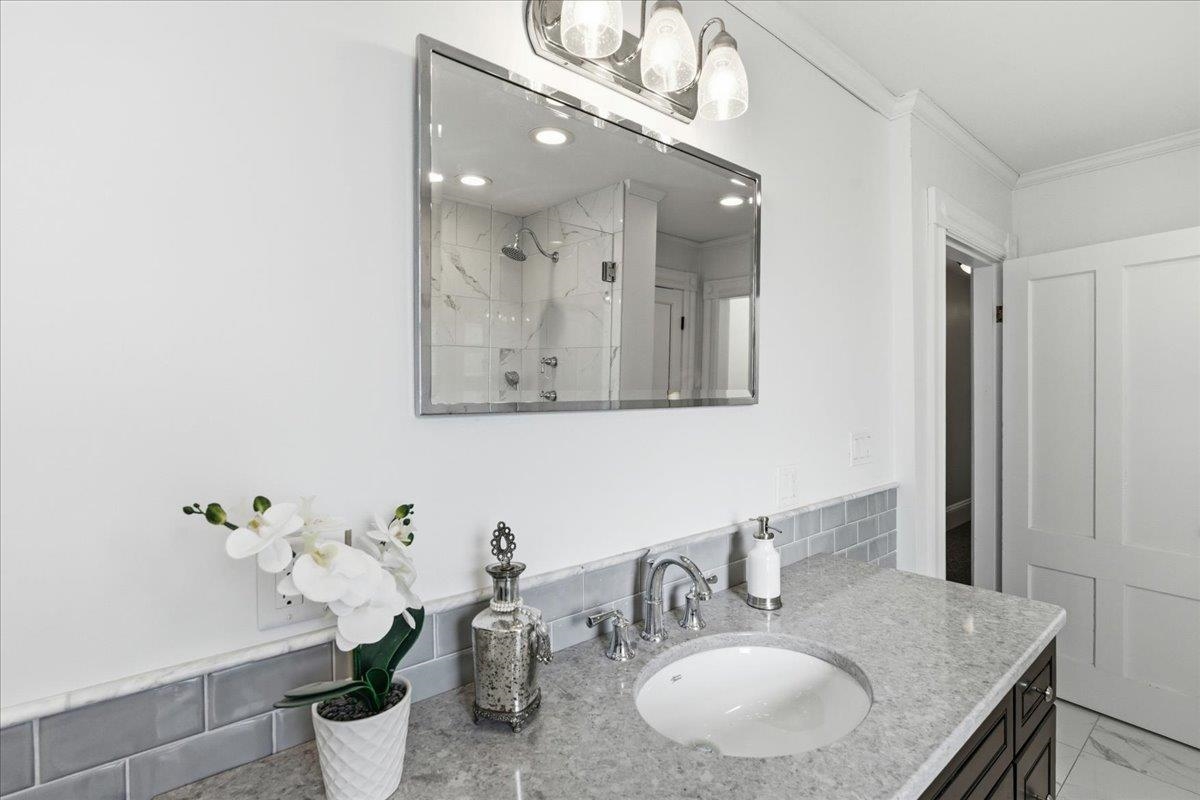 323 Myrtle Street Manchester, NH 03104 - Photo 34 of 51