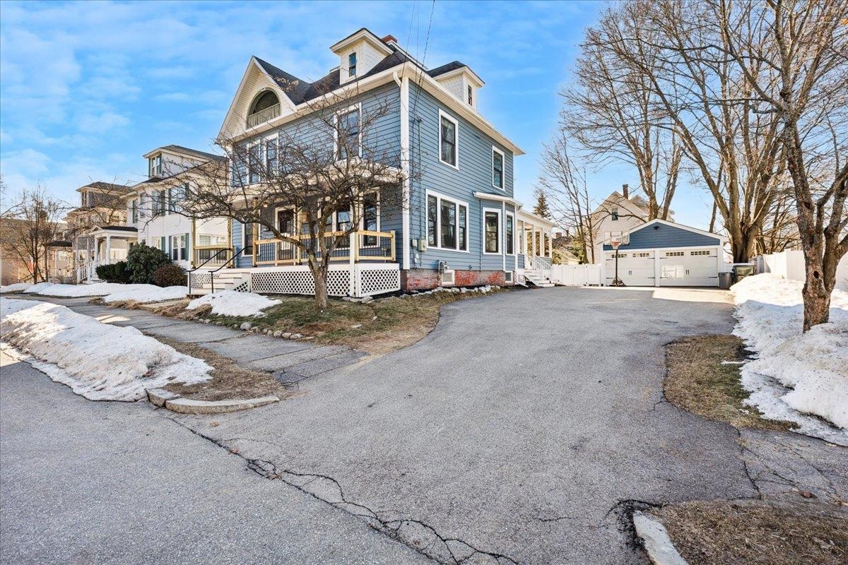 323 Myrtle Street Manchester, NH 03104 - Photo 4 of 51