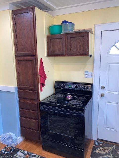 8403 Harding Center Line, MI 48015 - Photo 10 of 22