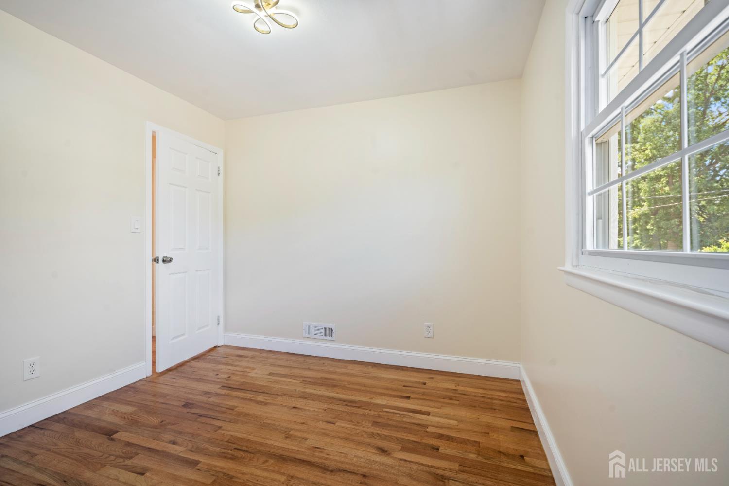 55 Ferris Road Edison, NJ 08817 - Photo 22 of 43