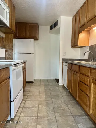 $2,900 | 2315 West Butler Drive, Phoenix, AZ 85021
