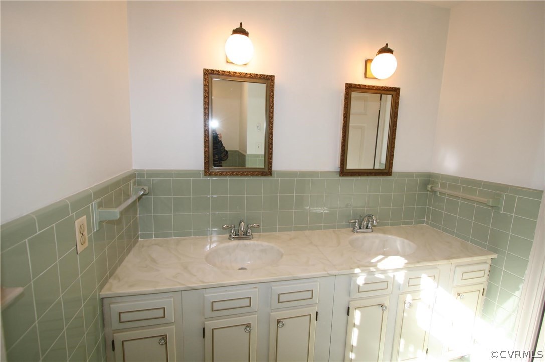 10829 Cherokee Road Midlothian, VA 23113 - Photo 18 of 24 Gallery Image 18
