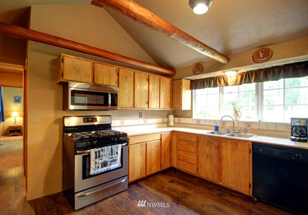 7270 South Pass Road Maple Falls, WA 98266 - Photo 15 of 25