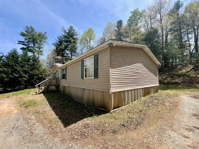 $215,000 | 343 Daytona Lane, Saluda, NC 28773