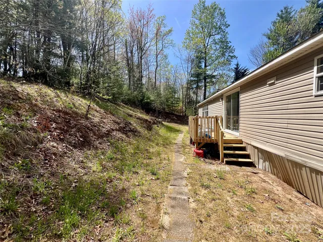 $215,000 | 343 Daytona Lane, Saluda, NC 28773