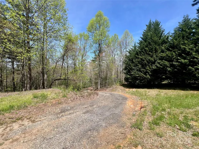 $215,000 | 343 Daytona Lane, Saluda, NC 28773