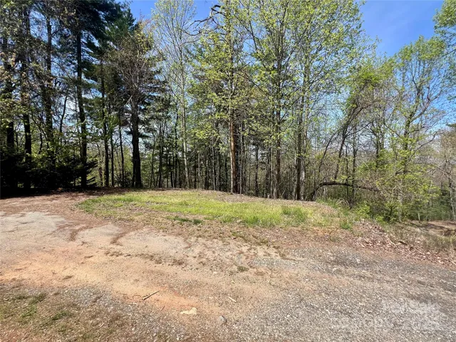 $215,000 | 343 Daytona Lane, Saluda, NC 28773