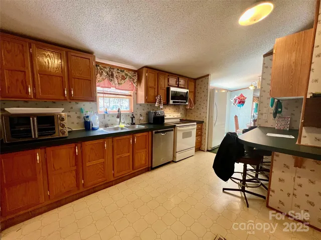 $215,000 | 343 Daytona Lane, Saluda, NC 28773