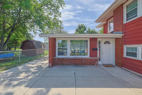 $268,000 | 3046 South 24th Avenue, Unit 2, Broadview, IL 60155