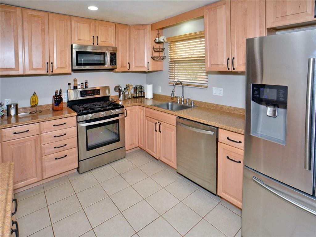 593 Lorraine Road Pittsburgh, PA 15221 - Photo 2 of 24 Gallery Image 2