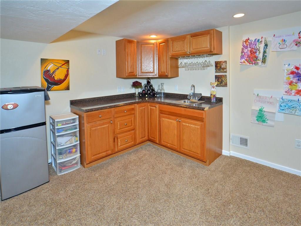 593 Lorraine Road Pittsburgh, PA 15221 - Photo 17 of 24 Gallery Image 17