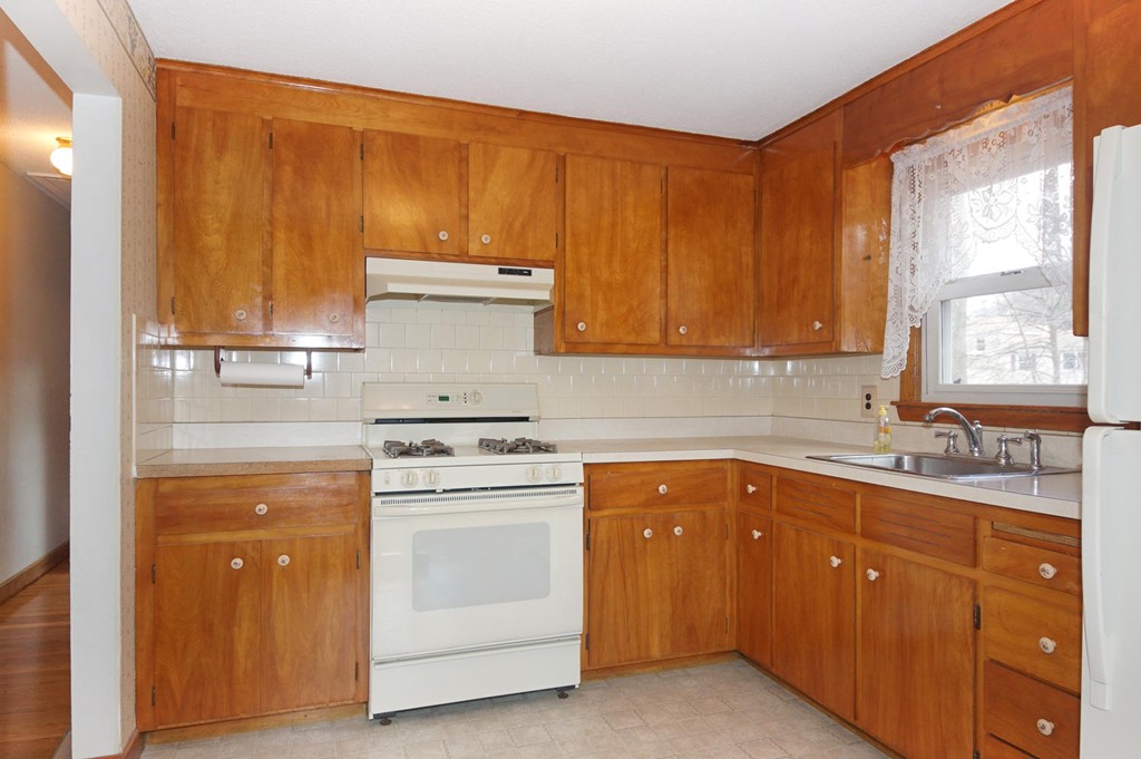 2 Richfield Road Burlington, MA 01803 - Photo 8 of 13 Gallery Image 8