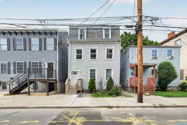 $1,900 | 68 Catharine Street, Unit 2, Poughkeepsie, NY 12601