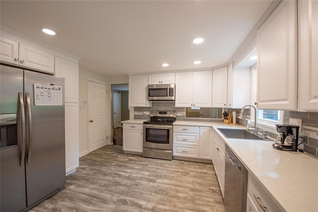211 Rush Valley Road Monroeville, PA 15146 - Photo 10 of 25 Look at that backsplash!!! All SS Appliances Included!
