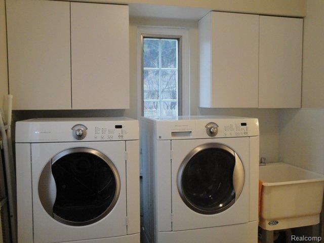1620 Prestwick Road Grosse Pointe, MI 48236 - Photo 12 of 14 First Floor Laundry