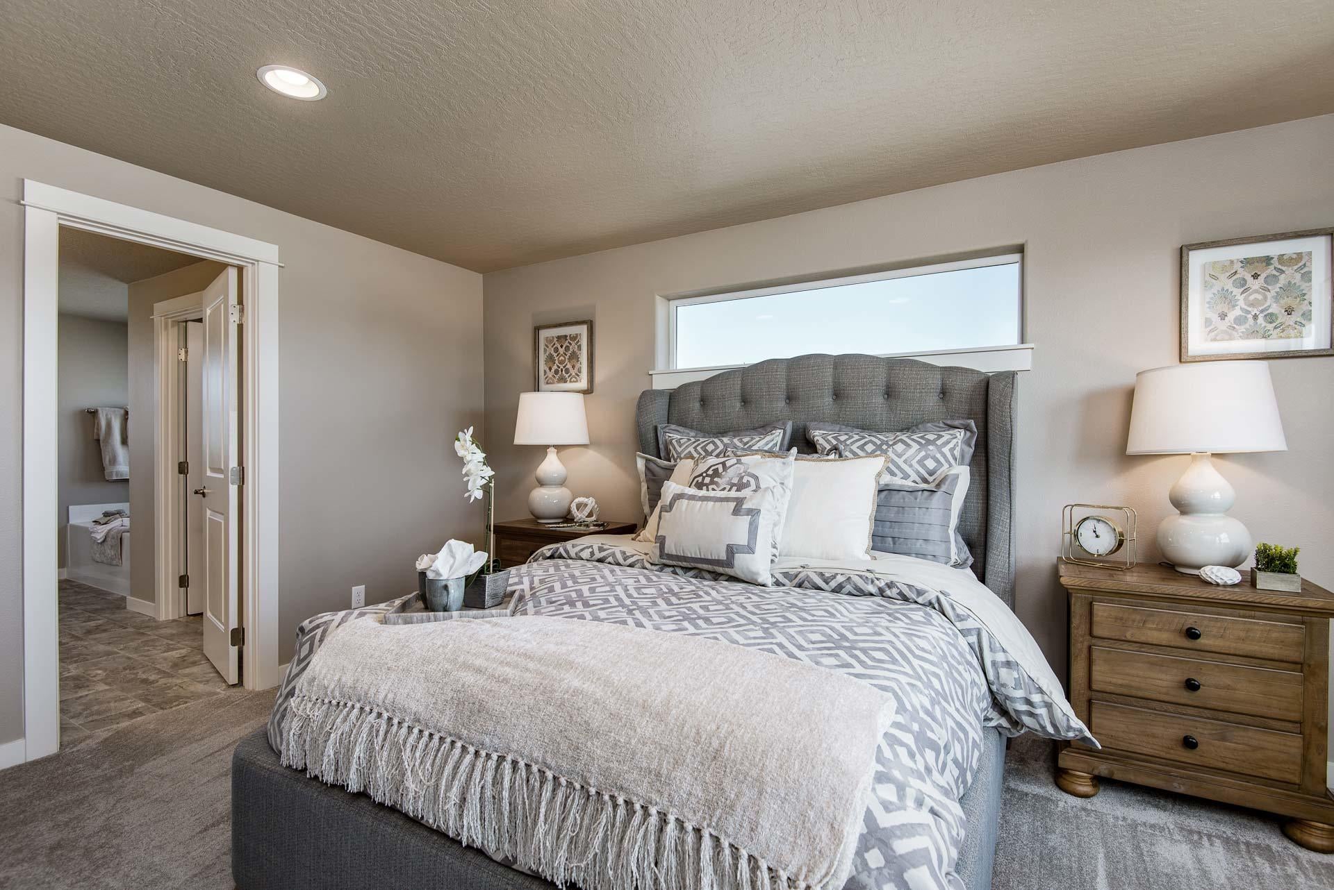 650 McKinney Ranch Road Sisters, OR 97759 - Photo 22 of 24 Stoneridge - Master Bedroom (2)