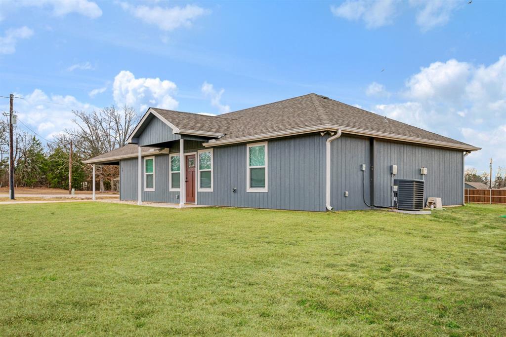 19 Private Road Paris, TX 75460 - Photo 3 of 18 a view of a house with a yard