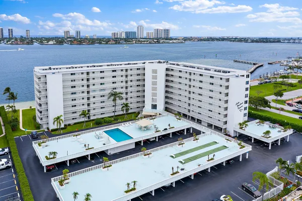 $3,200 | 301 Lake Shore Drive, Unit 802, Lake Park, FL 33403