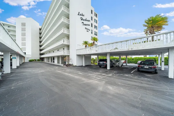 $3,200 | 301 Lake Shore Drive, Unit 802, Lake Park, FL 33403