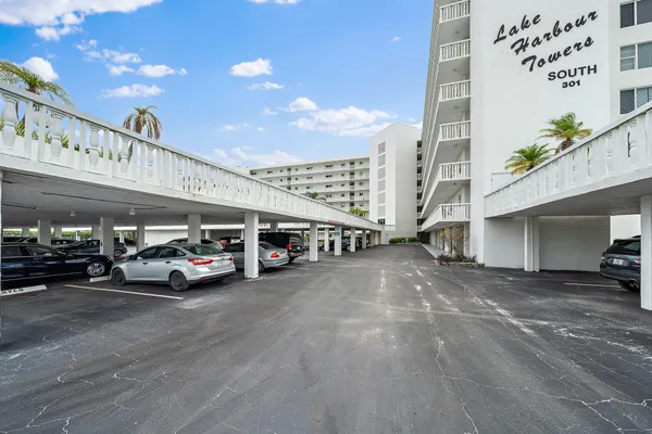 $3,200 | 301 Lake Shore Drive, Unit 802, Lake Park, FL 33403
