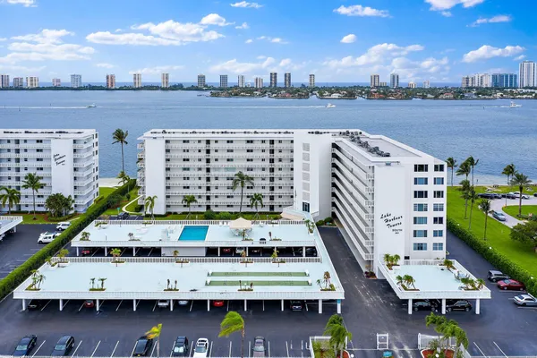 $3,200 | 301 Lake Shore Drive, Unit 802, Lake Park, FL 33403