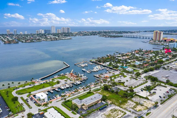 $3,200 | 301 Lake Shore Drive, Unit 802, Lake Park, FL 33403