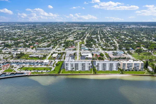 $3,200 | 301 Lake Shore Drive, Unit 802, Lake Park, FL 33403