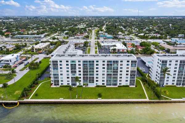 $3,200 | 301 Lake Shore Drive, Unit 802, Lake Park, FL 33403