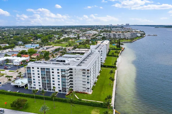 $3,200 | 301 Lake Shore Drive, Unit 802, Lake Park, FL 33403