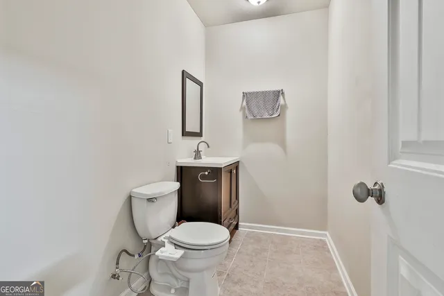 a view of an house with backyard and patio