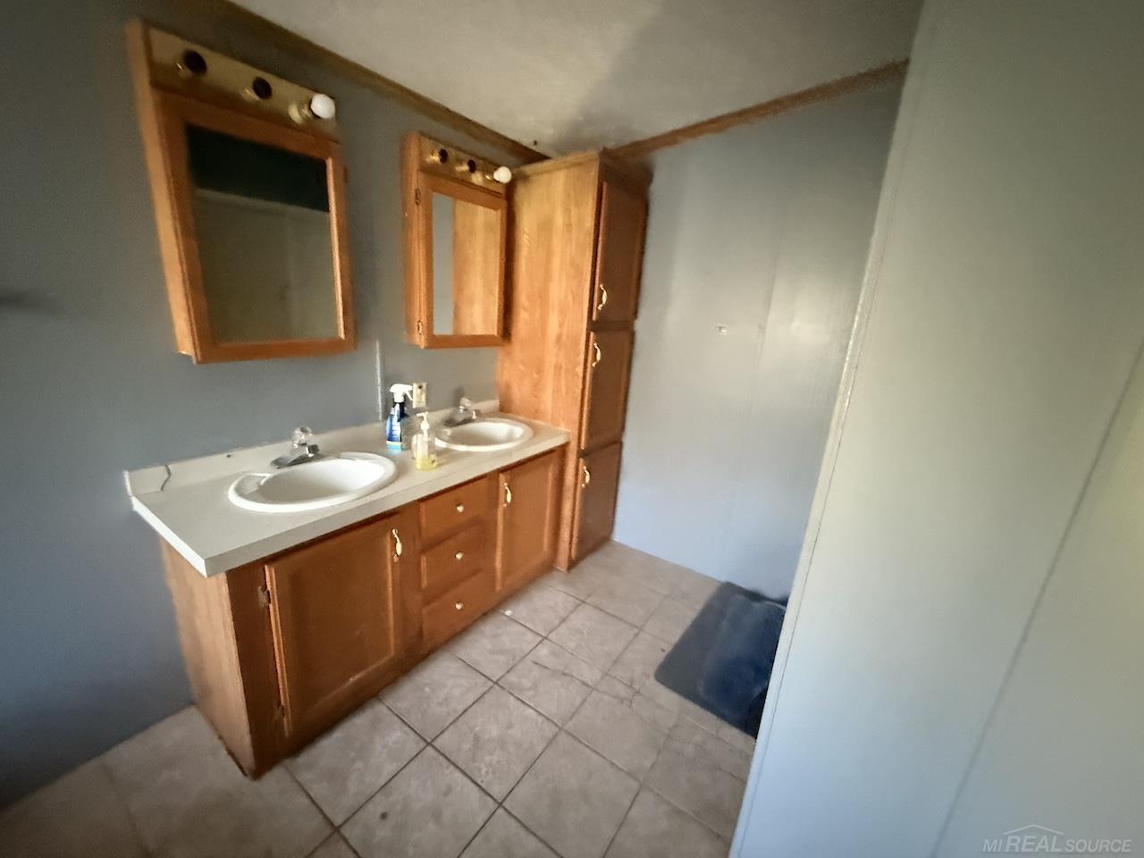 11516 Territorial Road Stockbridge, MI 49285 - Photo 12 of 32 50205782-2d5c8242-3c0b-4ddb-8ab7-96170eddc6dd.JPG