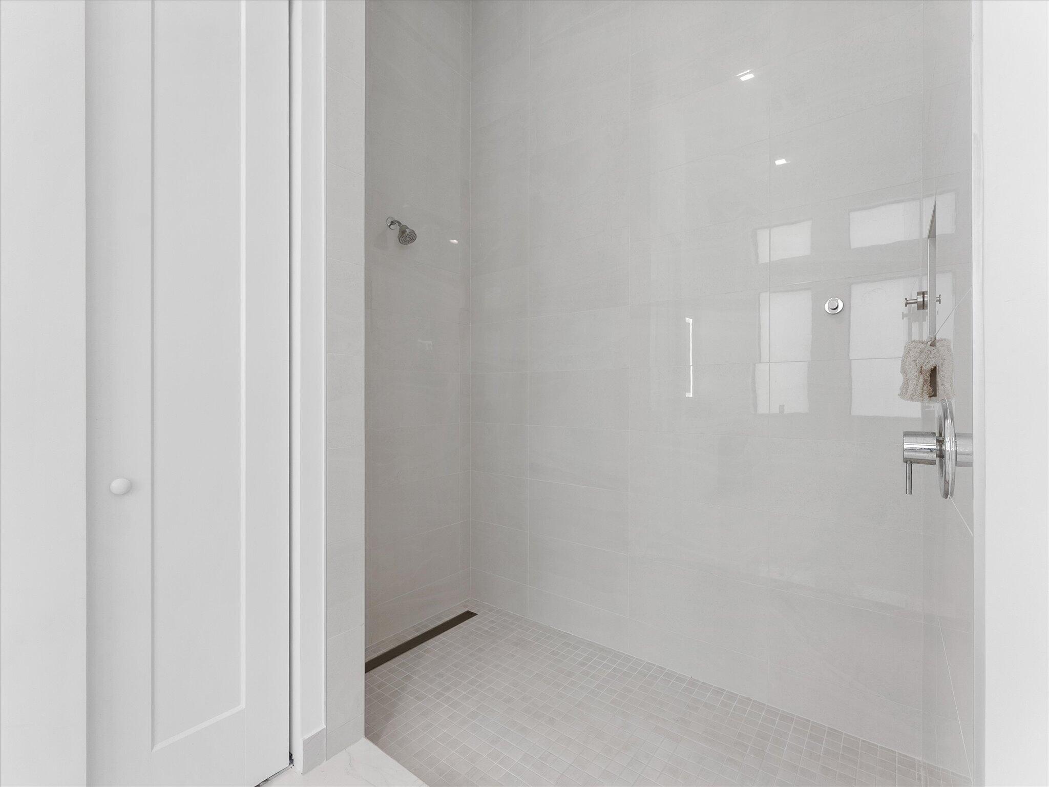 9273 Sunflower Mdw Road Boca Raton, FL 33434 - Photo 19 of 39 Primary Bathroom