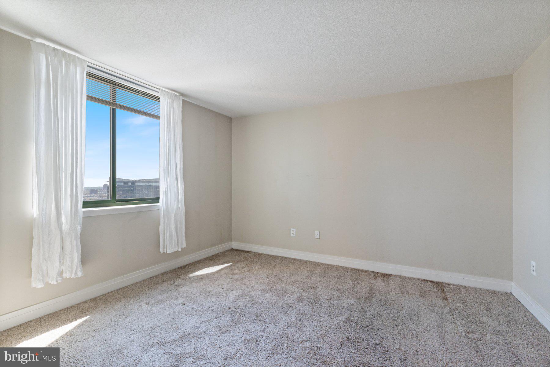 414 Water Street, Unit 2512 Baltimore, MD 21202 - Photo 14 of 40 a view of an empty room and window